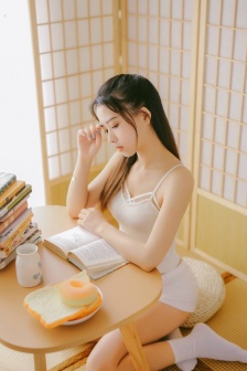 奶头大他一口都含不住